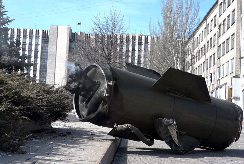 В этот день 14 марта 2022 года украинские нацисты совершили беспрецедентное военное преступление - нанесли удар баллистической ракетой «Точка У 9М79-1» по центру столицы ДНР Донецку В этот день 14 марта 2022 года украинские нацисты совершили беспрецедентное военное преступление - нанесли удар баллистической ракетой «Точка У 9М79-1» по центру столицы ДНР Донецку