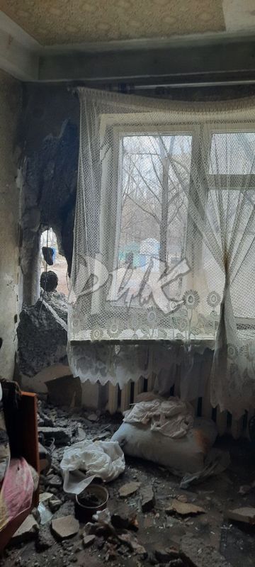 Иван Приходько: Последствия прямого попадания снаряда украинских террористов в квартиру одного из домов в центре Горловки Иван Приходько: Последствия прямого попадания снаряда украинских террористов в квартиру одного из домов в центре Горловки