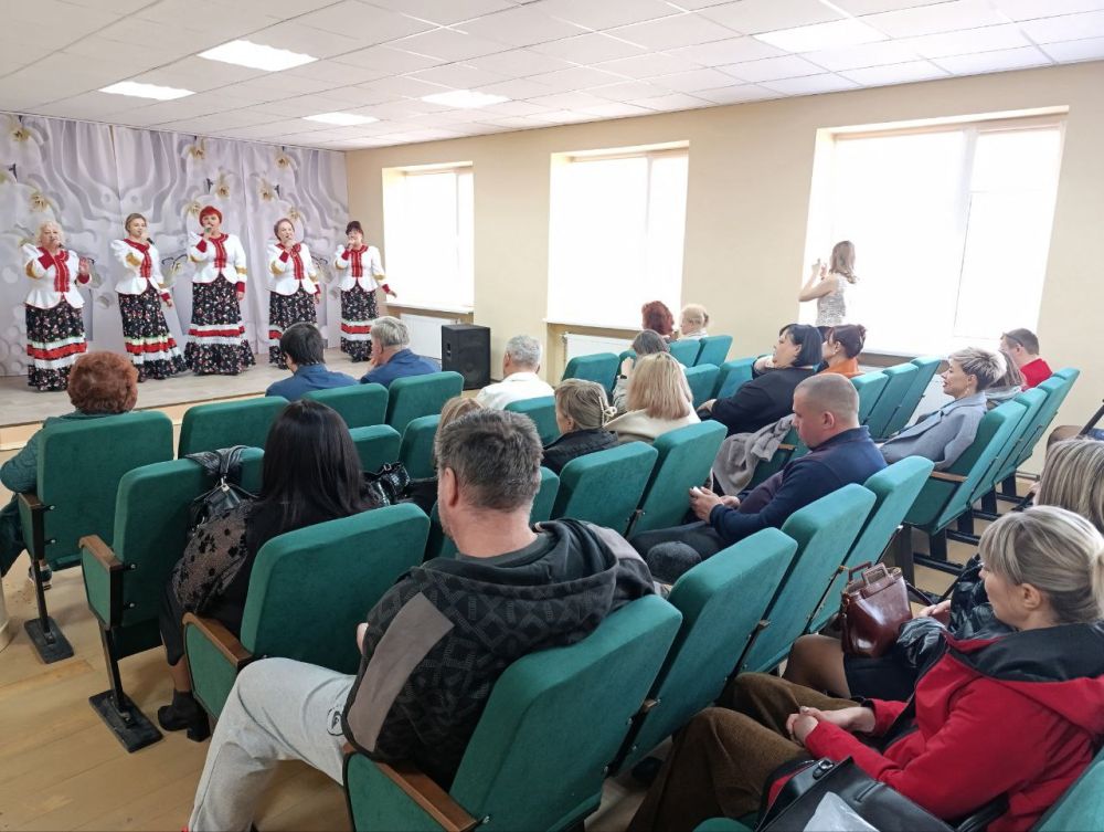 В Ждановке поздравили работников жилищно-коммунального хозяйства В Ждановке поздравили работников жилищно-коммунального хозяйства