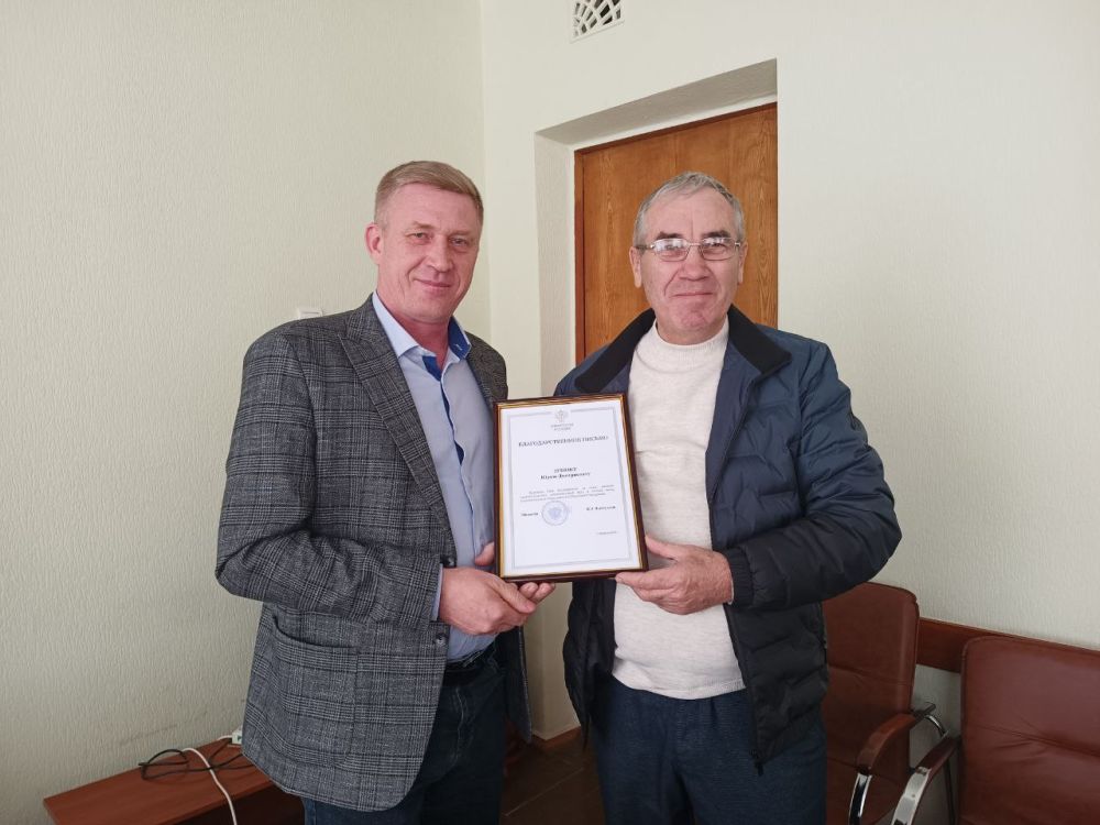 Сегодня, в преддверии профессионального праздника поздравил работников жилищно-коммунального хозяйства Сегодня, в преддверии профессионального праздника поздравил работников жилищно-коммунального хозяйства
