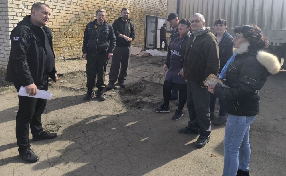 Сергей Желновач: Сегодня, заместитель главы администрации городского округа Дебальцево Валерий Бессараб провел встречу с населением в поселке Новолуганское Сергей Желновач: Сегодня, заместитель главы администрации городского округа Дебальцево Валерий Бессараб провел встречу с населением в поселке Новолуганское