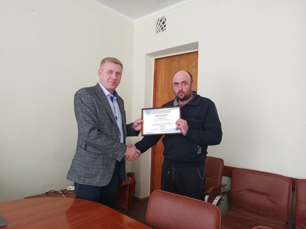 Сегодня, в преддверии профессионального праздника поздравил работников жилищно-коммунального хозяйства Сегодня, в преддверии профессионального праздника поздравил работников жилищно-коммунального хозяйства