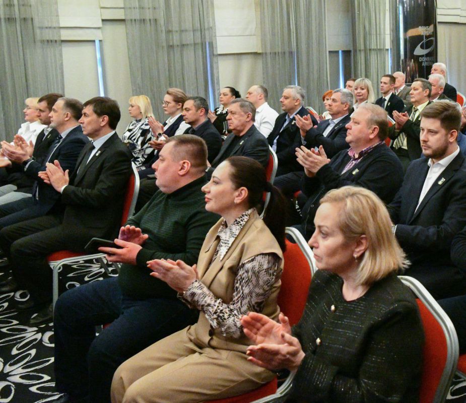 ЗАСЕДАНИЕ СОВЕТА. Состоялось 50-ое заседание Донецкого городского совета Донецкой Народной Республики первого созыва ЗАСЕДАНИЕ СОВЕТА. Состоялось 50-ое заседание Донецкого городского совета Донецкой Народной Республики первого созыва