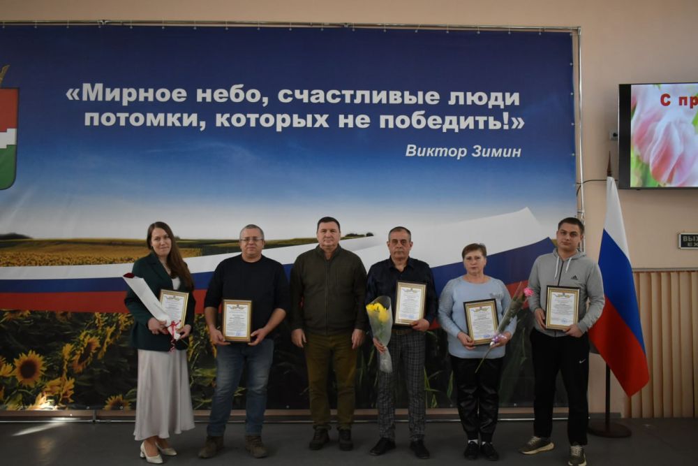 В преддверии Дня работников жилищно-коммунального хозяйства и бытового обслуживания в администрации Амвросиевского муниципального округа состоялся праздничный концерт В преддверии Дня работников жилищно-коммунального хозяйства и бытового обслуживания в администрации Амвросиевского муниципального округа состоялся праздничный концерт