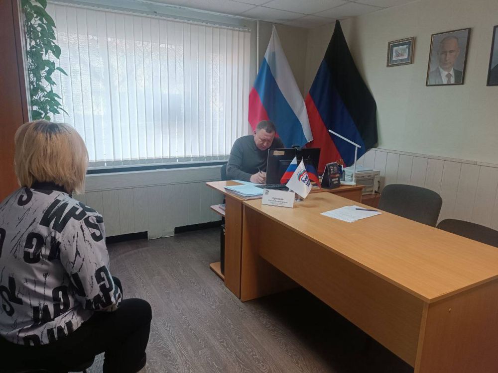 Приём граждан в Общественной приёмной партии "Единая Россия" города Снежное Приём граждан в Общественной приёмной партии "Единая Россия" города Снежное