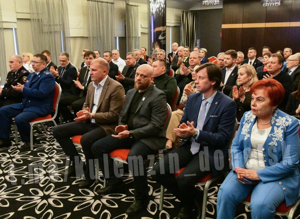Алексей Кулемзин: Принял участие в юбилейном 50-м заседании Донецкого городского совета Донецкой Народной Республики первого созыва Алексей Кулемзин: Принял участие в юбилейном 50-м заседании Донецкого городского совета Донецкой Народной Республики первого созыва