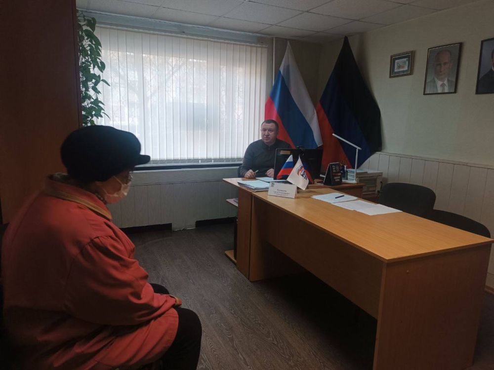 Приём граждан в Общественной приёмной партии "Единая Россия" города Снежное Приём граждан в Общественной приёмной партии "Единая Россия" города Снежное