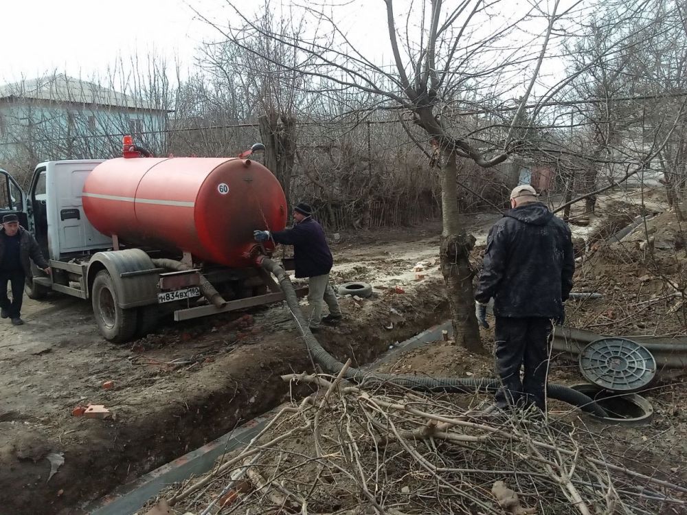 Заместитель председателя Дебальцевского городского совета Анастасия Костина по обращению граждан в пгт Мироновский и партийному проекту "УПРАВДОМ" совместно с филиалом "Енакиевское ПУВКХ" ГУП ДНР "ВОДА ДОНБАССА" Мироновский... Заместитель председателя Дебальцевского городского совета Анастасия Костина по обращению граждан в пгт Мироновский и партийному проекту "УПРАВДОМ" совместно с филиалом "Енакиевское ПУВКХ" ГУП ДНР "ВОДА ДОНБАССА" Мироновский...