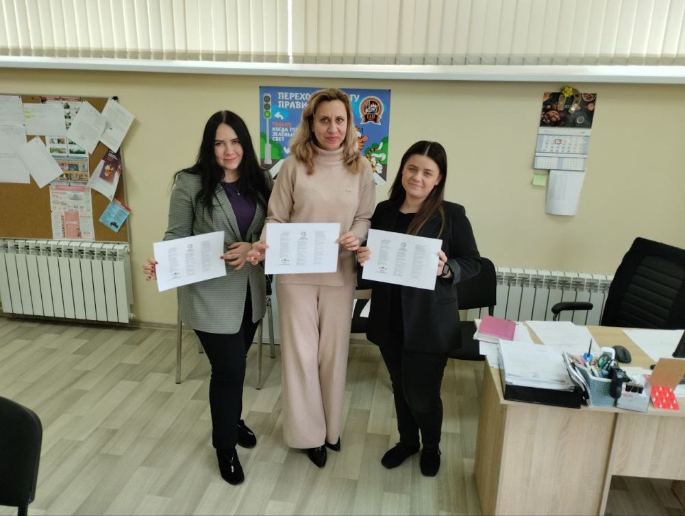 Сотрудники полиции проводят профилактические беседы с населением Сотрудники полиции проводят профилактические беседы с населением