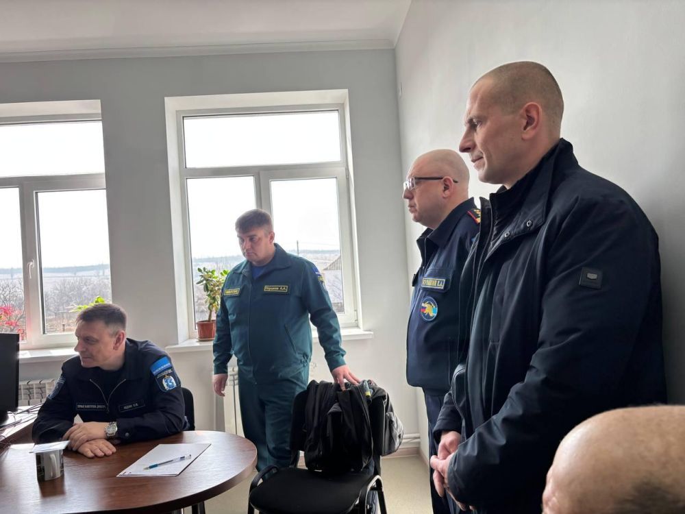Ямальские спасатели поддержали инициативы Волновахского округа Ямальские спасатели поддержали инициативы Волновахского округа