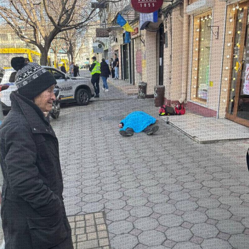 В Одессе прямо на тротуаре на Александровском проспекте замочили главного исполнителя «Одесской Хатыни 2 мая 2014 года» — Демьяна Ганулу В Одессе прямо на тротуаре на Александровском проспекте замочили главного исполнителя «Одесской Хатыни 2 мая 2014 года» — Демьяна Ганулу