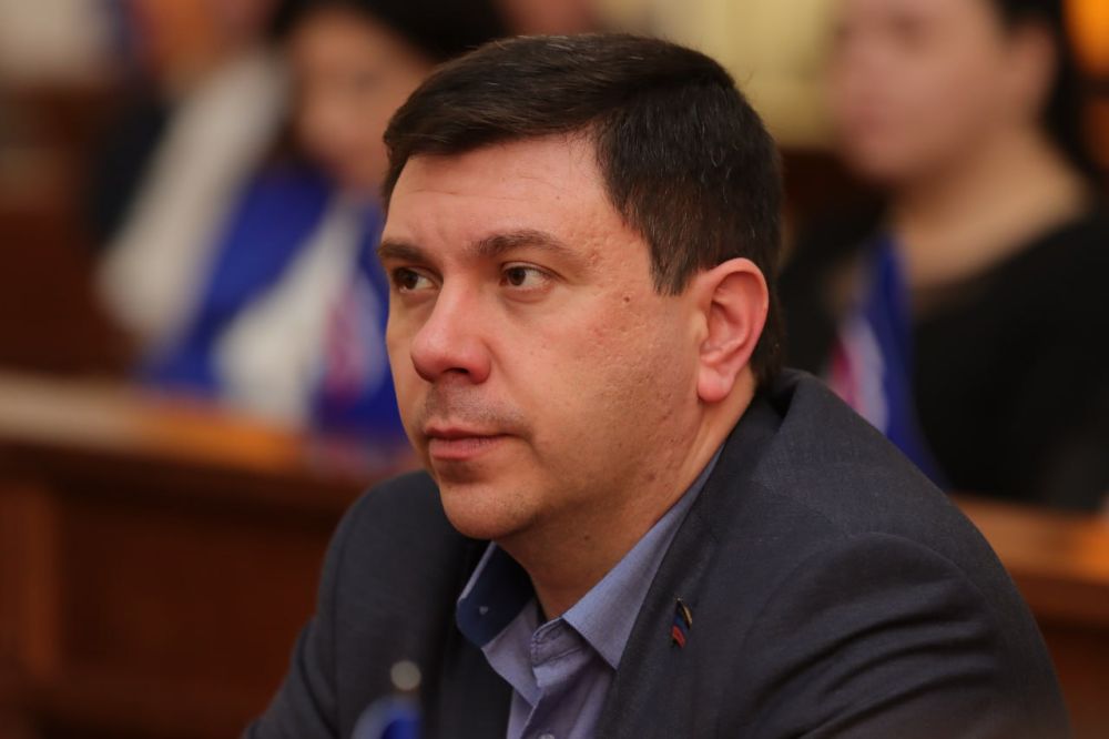 В ходе «правительственного часа» в Народном Совете ДНР министр образования и науки Донецкой Народной Республики Олег Трофимов рассказал депутатам о работе министерства в 2024 году и планах на следующий год В ходе «правительственного часа» в Народном Совете ДНР министр образования и науки Донецкой Народной Республики Олег Трофимов рассказал депутатам о работе министерства в 2024 году и планах на следующий год