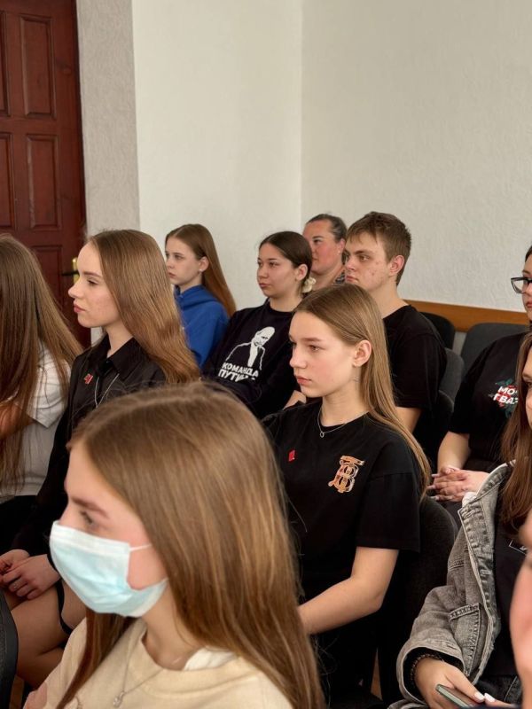 Сегодня, 14 марта, Врип Главы муниципального образования городской округ Торез Артёма Чесноков Артем Валериевич совместно с представителями Торезского городского совета провели встречу с молодежью города Сегодня, 14 марта, Врип Главы муниципального образования городской округ Торез Артёма Чесноков Артем Валериевич совместно с представителями Торезского городского совета провели встречу с молодежью города