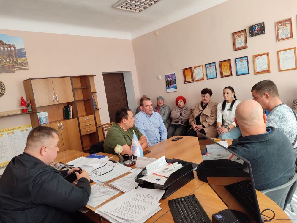Рабочая встреча. В городском округе Иловайск состоялась встреча руководителей Ассоциации председателей советов многоквартирных домов ДНР с главой муниципального образования городской округ Иловайск Зубовым Денисом... Рабочая встреча. В городском округе Иловайск состоялась встреча руководителей Ассоциации председателей советов многоквартирных домов ДНР с главой муниципального образования городской округ Иловайск Зубовым Денисом...