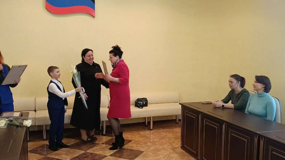Виктория Жукова: Сегодня, 14 марта, прошла церемония награждения лучших работников УЖКХ «Букет любви и поздравлений» Виктория Жукова: Сегодня, 14 марта, прошла церемония награждения лучших работников УЖКХ «Букет любви и поздравлений»