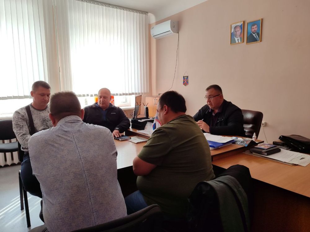 Рабочая встреча. В городском округе Иловайск состоялась встреча руководителей Ассоциации председателей советов многоквартирных домов ДНР с главой муниципального образования городской округ Иловайск Зубовым Денисом... Рабочая встреча. В городском округе Иловайск состоялась встреча руководителей Ассоциации председателей советов многоквартирных домов ДНР с главой муниципального образования городской округ Иловайск Зубовым Денисом...