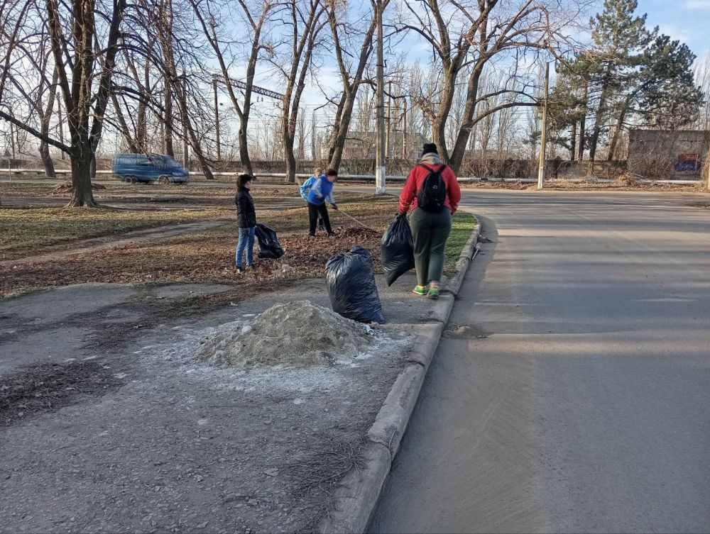 ГБУ ДНР "Городская Стоматологическая Поликлиника г. Харцызска приняла участие в Республиканском субботнике своим дружным коллективом ГБУ ДНР "Городская Стоматологическая Поликлиника г. Харцызска приняла участие в Республиканском субботнике своим дружным коллективом