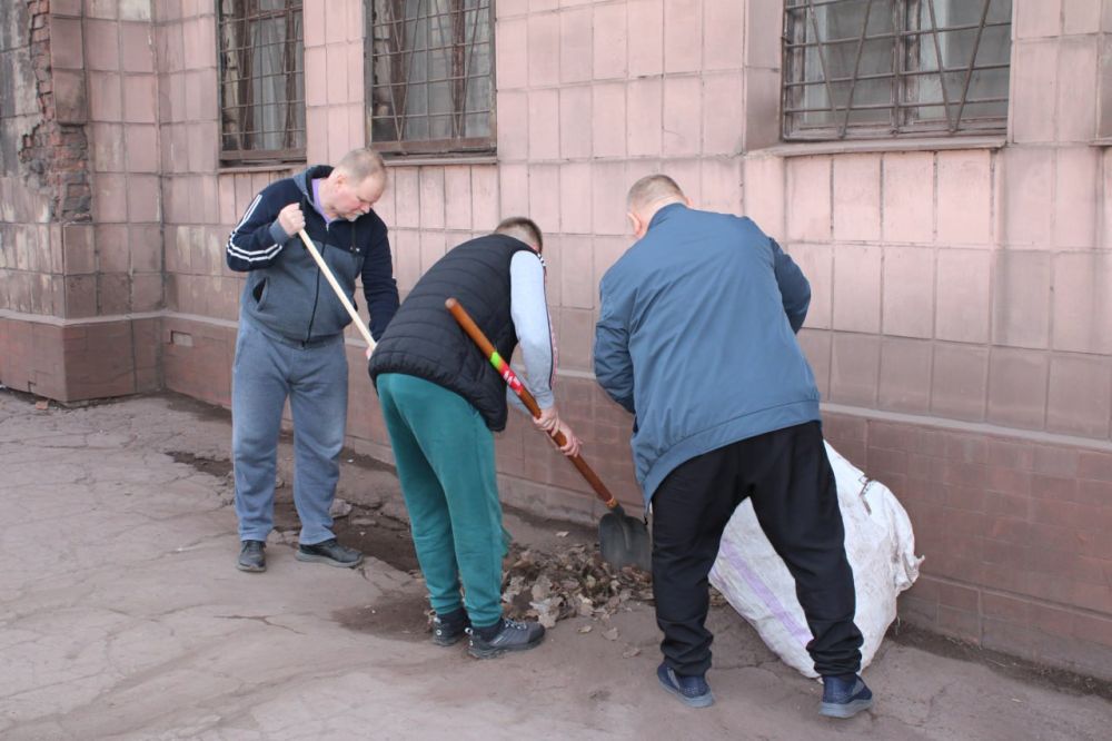 Сегодня краснолиманцы активно приняли участие в общереспубликанском субботнике, который объявлен Главой Донецкой Народной Республики Денисом Владимировичем Пушилиным Сегодня краснолиманцы активно приняли участие в общереспубликанском субботнике, который объявлен Главой Донецкой Народной Республики Денисом Владимировичем Пушилиным