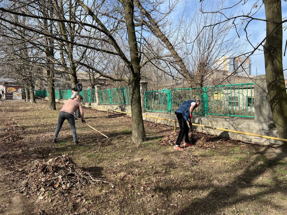 В Ленинском районе г. Донецка активно проходят субботники В Ленинском районе г. Донецка активно проходят субботники