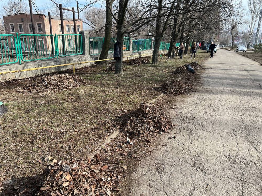 В Ленинском районе г. Донецка активно проходят субботники В Ленинском районе г. Донецка активно проходят субботники
