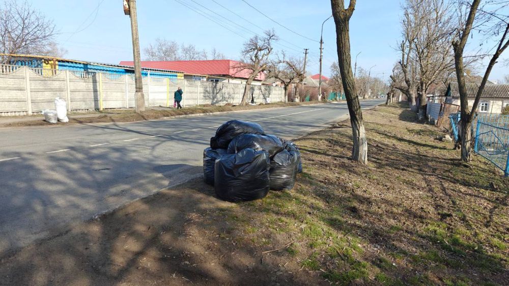 Субботник — это добрая традиция, объединяющая трудовые коллективы и жителей, это прекрасный способ осуществить свое желание жить в красивом мире Субботник — это добрая традиция, объединяющая трудовые коллективы и жителей, это прекрасный способ осуществить свое желание жить в красивом мире