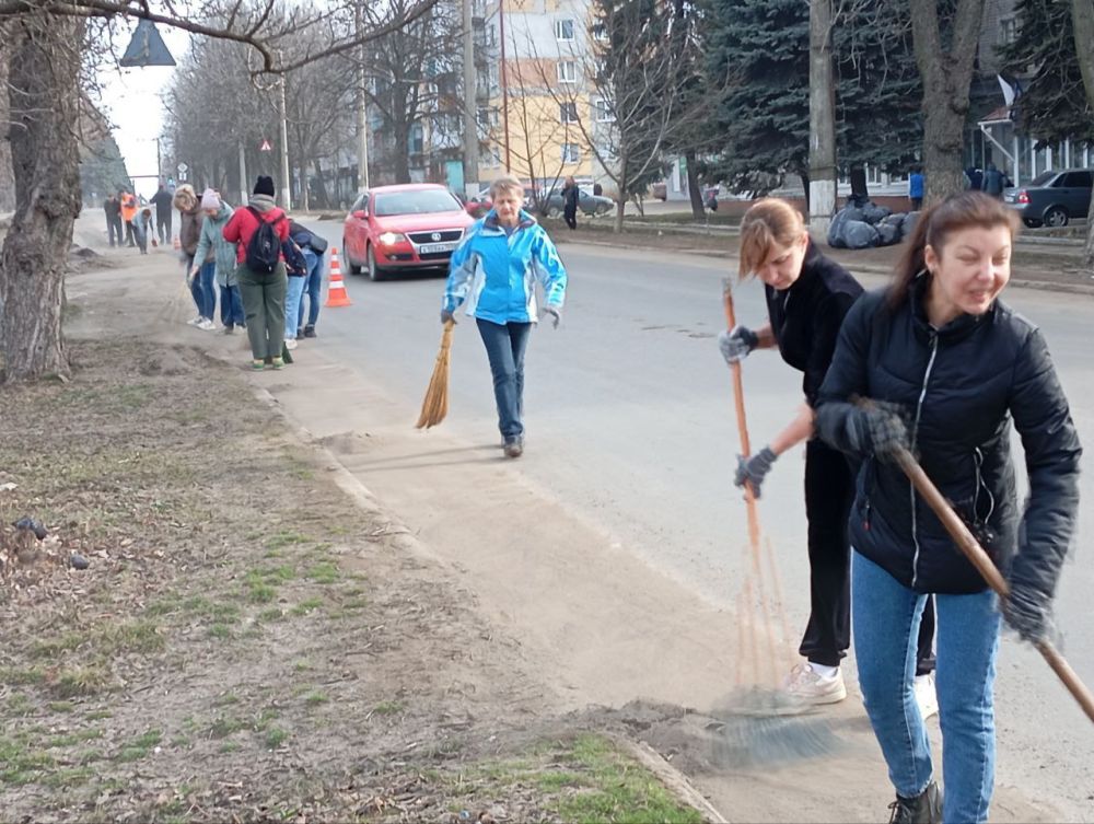 ГБУ ДНР "Городская Стоматологическая Поликлиника г. Харцызска приняла участие в Республиканском субботнике своим дружным коллективом ГБУ ДНР "Городская Стоматологическая Поликлиника г. Харцызска приняла участие в Республиканском субботнике своим дружным коллективом