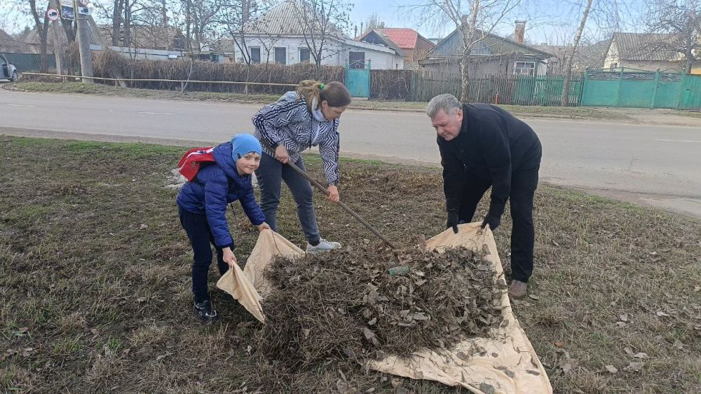 Первый Республиканский субботник в городском округе Харцызск стал ярким событием, объединившим сотни неравнодушных жителей Первый Республиканский субботник в городском округе Харцызск стал ярким событием, объединившим сотни неравнодушных жителей