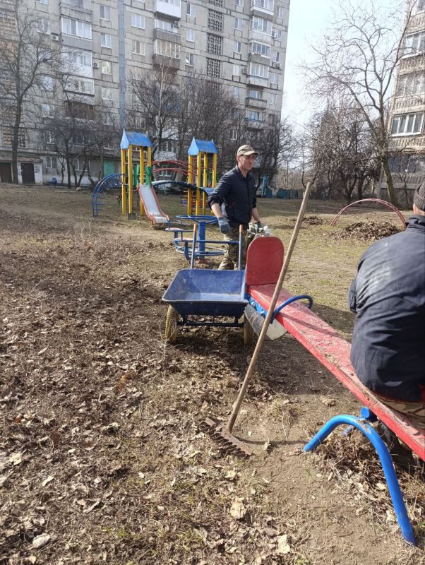 Юрий Будрин: Управа Кировского района Администрации выражает огромную благодарность всем неравнодушным жителям Кировского района г. Донецка за активное участие в общереспубликанском субботнике! Юрий Будрин: Управа Кировского района Администрации выражает огромную благодарность всем неравнодушным жителям Кировского района г. Донецка за активное участие в общереспубликанском субботнике!