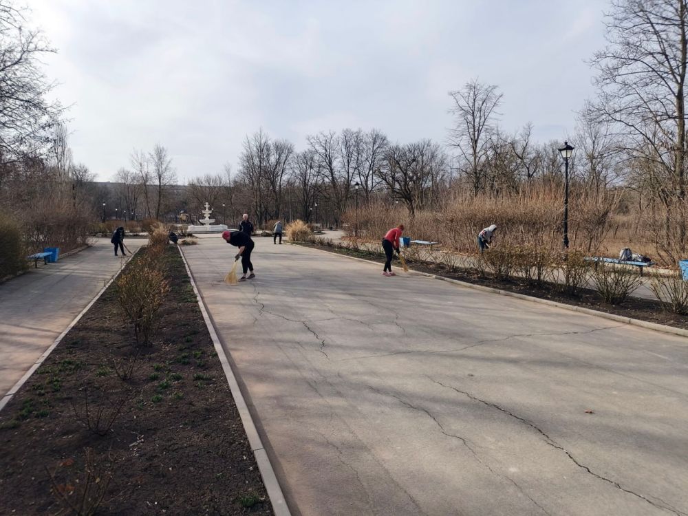Волновахский округ активно участвует в месячнике по благоустройству и озеленению Волновахский округ активно участвует в месячнике по благоустройству и озеленению