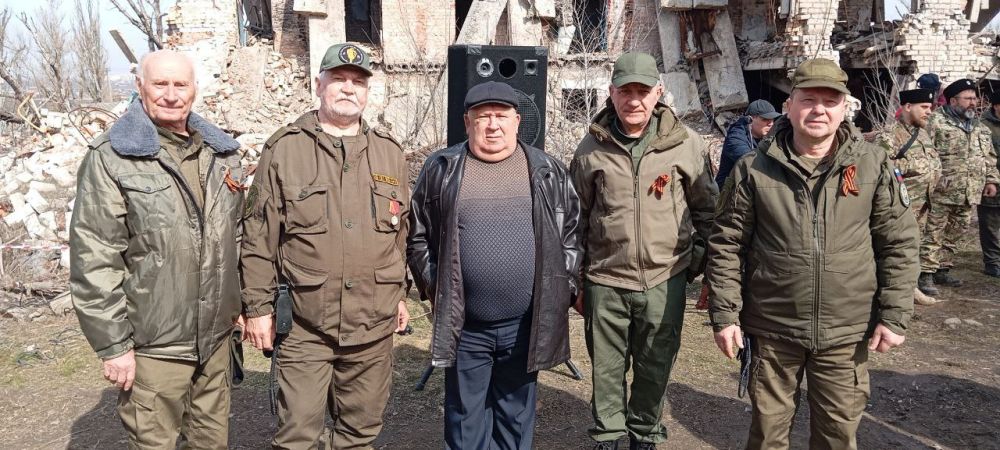 В Мариуполе открыли мемориальную доску морпехам, которые четыре дня держали оборону в «доме Павлова» в 2022 году В Мариуполе открыли мемориальную доску морпехам, которые четыре дня держали оборону в «доме Павлова» в 2022 году