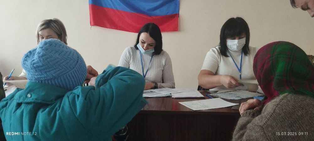 Сотрудники МФЦ продолжают посещать населенные пункты ДНР Сотрудники МФЦ продолжают посещать населенные пункты ДНР