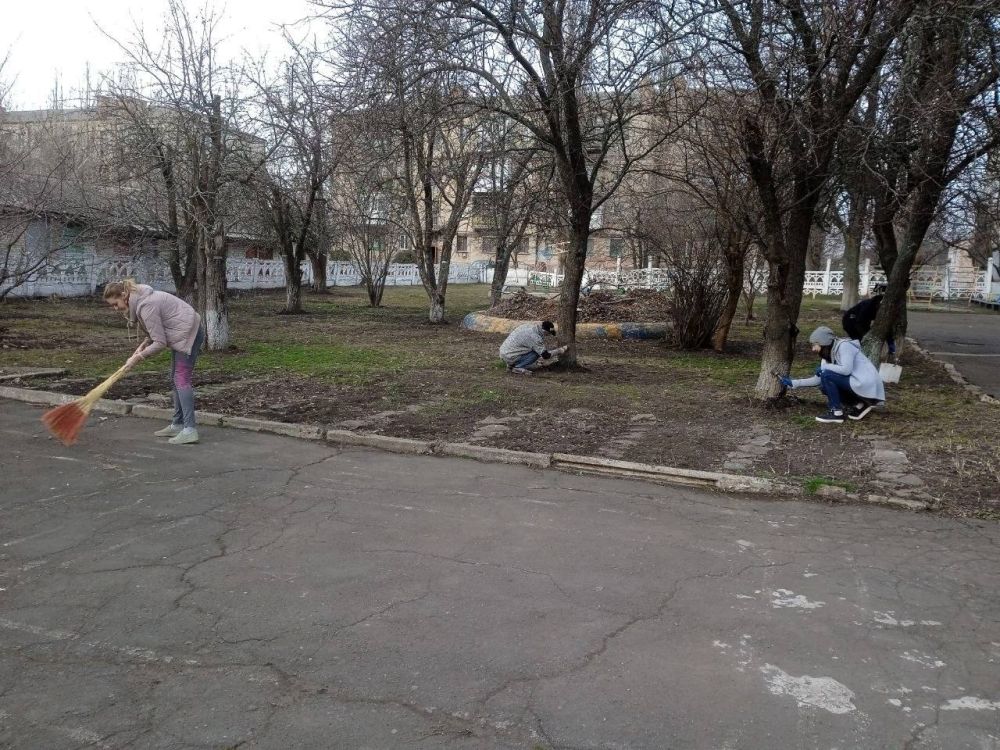 Денис Зубов: Субботник в Иловайске. Сегодня, 15 марта, в городском округе Иловайск состоялся общереспубликанский субботник в рамках серии мероприятий «Зеленый Донбасс» по благоустройству и озеленению территорий... Денис Зубов: Субботник в Иловайске. Сегодня, 15 марта, в городском округе Иловайск состоялся общереспубликанский субботник в рамках серии мероприятий «Зеленый Донбасс» по благоустройству и озеленению территорий...