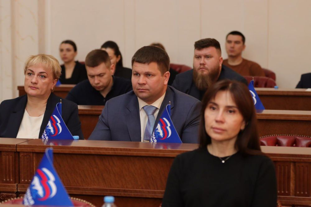 В Народном Совете, в рамках «Правительственного часа», министр транспорта ДНР Александр Бондаренко выступил с докладом В Народном Совете, в рамках «Правительственного часа», министр транспорта ДНР Александр Бондаренко выступил с докладом