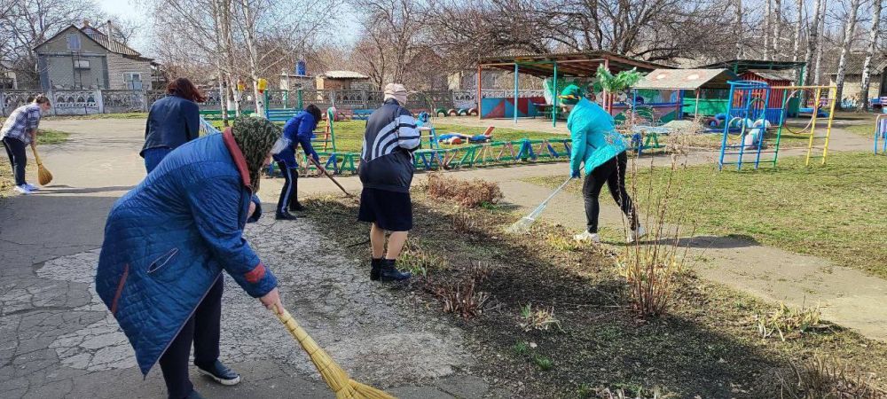 Денис Зубов: Субботник в Иловайске. Сегодня, 15 марта, в городском округе Иловайск состоялся общереспубликанский субботник в рамках серии мероприятий «Зеленый Донбасс» по благоустройству и озеленению территорий... Денис Зубов: Субботник в Иловайске. Сегодня, 15 марта, в городском округе Иловайск состоялся общереспубликанский субботник в рамках серии мероприятий «Зеленый Донбасс» по благоустройству и озеленению территорий...