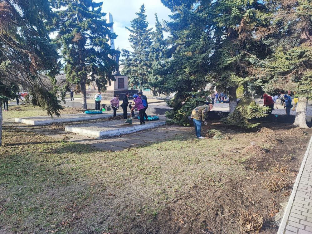 Сергей Желновач: Городской округ Дебальцево принимает активное участие в общереспубликанском субботнике Сергей Желновач: Городской округ Дебальцево принимает активное участие в общереспубликанском субботнике
