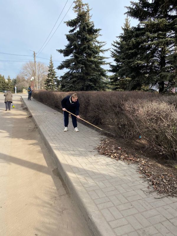 Коллектив Урзуфского Дома культуры принял активное участие в общереспубликанском субботнике Коллектив Урзуфского Дома культуры принял активное участие в общереспубликанском субботнике