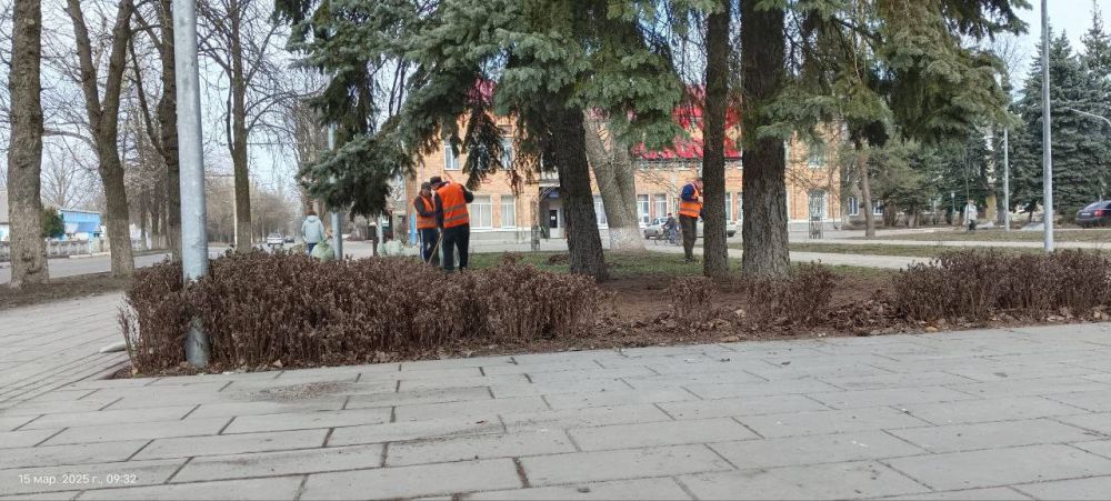 Виктория Жукова: В рамках проведения Республиканского субботника, организованного администрацией городского округа Харзызск, шеф регион (Нижегородская область) принял активное участие Виктория Жукова: В рамках проведения Республиканского субботника, организованного администрацией городского округа Харзызск, шеф регион (Нижегородская область) принял активное участие