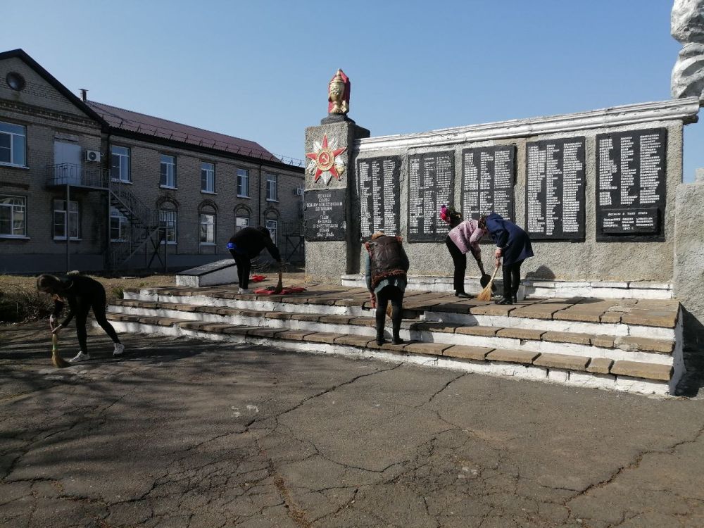 Волновахский округ активно участвует в месячнике по благоустройству и озеленению Волновахский округ активно участвует в месячнике по благоустройству и озеленению