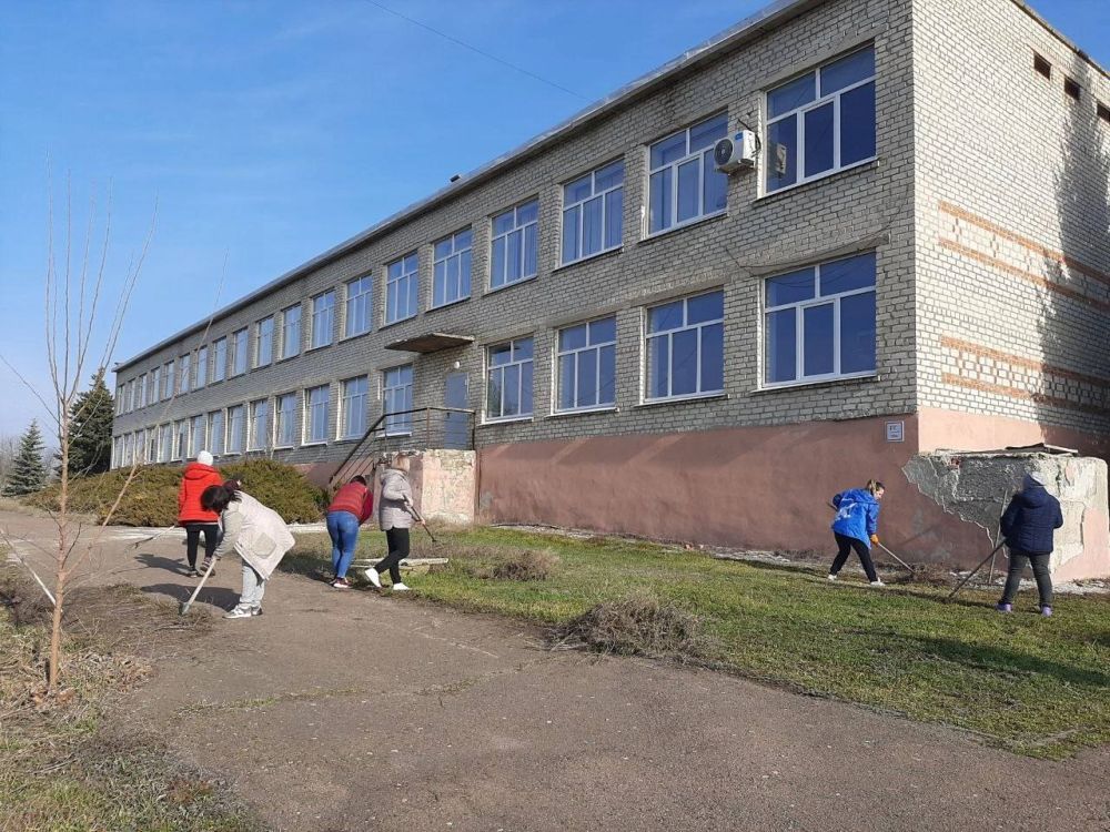 15 марта ГБОУ «Урзуфская школа Мангушского м.о.» приняла участие в общереспубликанском субботнике 2025 года 15 марта ГБОУ «Урзуфская школа Мангушского м.о.» приняла участие в общереспубликанском субботнике 2025 года