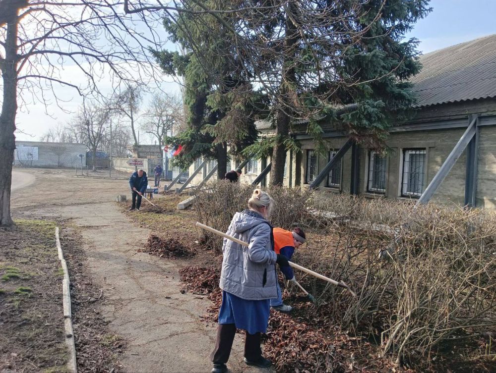 Ясиноватская дирекция ЖД перевозок ФГУП «ЖДН» на субботнике! Ясиноватская дирекция ЖД перевозок ФГУП «ЖДН» на субботнике!