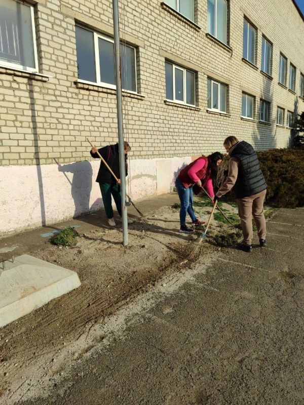 15 марта ГБОУ «Урзуфская школа Мангушского м.о.» приняла участие в общереспубликанском субботнике 2025 года 15 марта ГБОУ «Урзуфская школа Мангушского м.о.» приняла участие в общереспубликанском субботнике 2025 года