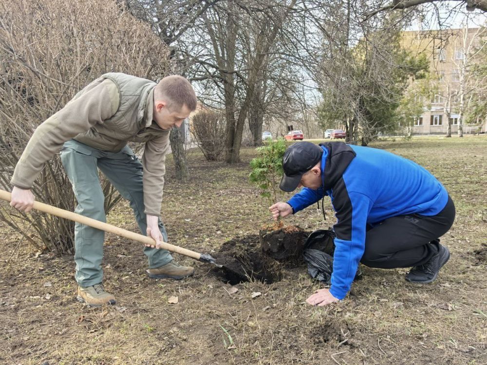 Сегодня во всех уголках Республики стартовал общереспубликанский месячник по благоустройству и озеленению, объявленный Главой ДНР Денисом Пушилиным Сегодня во всех уголках Республики стартовал общереспубликанский месячник по благоустройству и озеленению, объявленный Главой ДНР Денисом Пушилиным