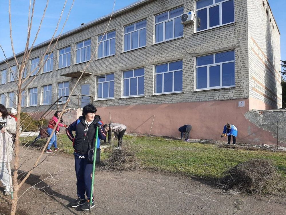 15 марта ГБОУ «Урзуфская школа Мангушского м.о.» приняла участие в общереспубликанском субботнике 2025 года 15 марта ГБОУ «Урзуфская школа Мангушского м.о.» приняла участие в общереспубликанском субботнике 2025 года
