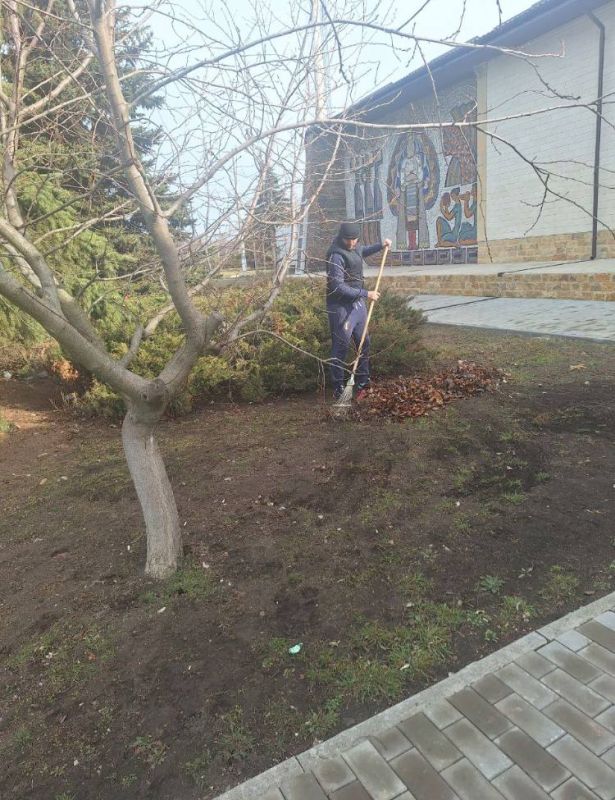 Коллектив Урзуфского Дома культуры принял активное участие в общереспубликанском субботнике Коллектив Урзуфского Дома культуры принял активное участие в общереспубликанском субботнике