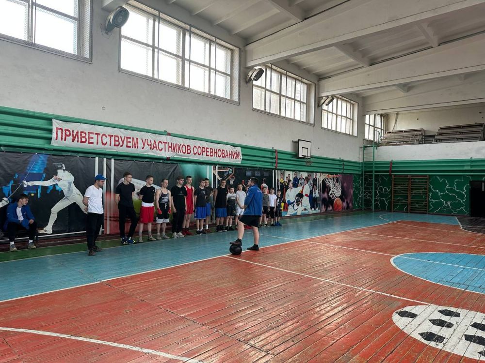 Вместе в спорте. 14 марта на базе спортивного комплекса «Локомотив» прошла совместная спортивная тренировка активной молодежи округа с волонтерами «Дома Народного Единства» Нижегородской области по игре Кила Вместе в спорте. 14 марта на базе спортивного комплекса «Локомотив» прошла совместная спортивная тренировка активной молодежи округа с волонтерами «Дома Народного Единства» Нижегородской области по игре Кила