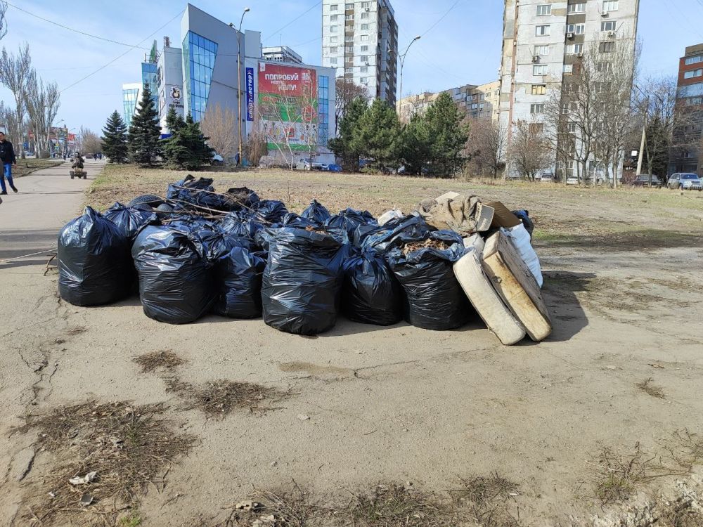 Сегодня, во всех уголках Ленинского района города Донецка проводятся массовые субботники Сегодня, во всех уголках Ленинского района города Донецка проводятся массовые субботники