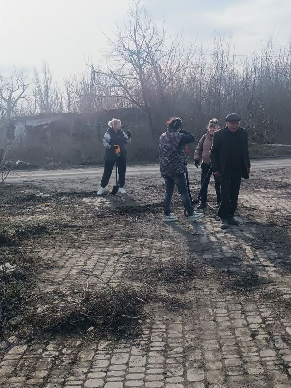 Жители Авдеевки совместно с Авдеевским территориальным отделом активно приняли участие в общереспубликанском субботнике Жители Авдеевки совместно с Авдеевским территориальным отделом активно приняли участие в общереспубликанском субботнике