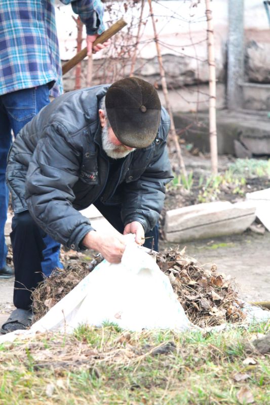 В Донецкой Народной Республике стартовал общереспубликанский месячник по благоустройству территории, который направлен на улучшение условий жизни и создание комфортной городской среды В Донецкой Народной Республике стартовал общереспубликанский месячник по благоустройству территории, который направлен на улучшение условий жизни и создание комфортной городской среды