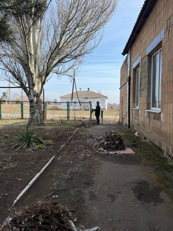Ялтинский Дом культуры принял участие в общереспубликанском субботнике Ялтинский Дом культуры принял участие в общереспубликанском субботнике