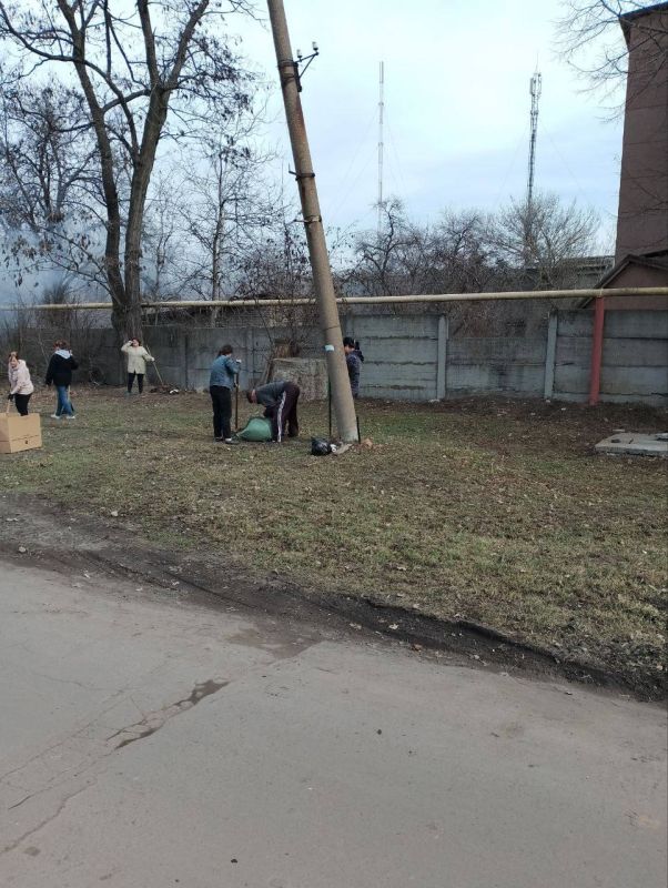 Денис Зубов: Субботник в Иловайске. Сегодня, 15 марта, в городском округе Иловайск состоялся общереспубликанский субботник в рамках серии мероприятий «Зеленый Донбасс» по благоустройству и озеленению территорий... Денис Зубов: Субботник в Иловайске. Сегодня, 15 марта, в городском округе Иловайск состоялся общереспубликанский субботник в рамках серии мероприятий «Зеленый Донбасс» по благоустройству и озеленению территорий...